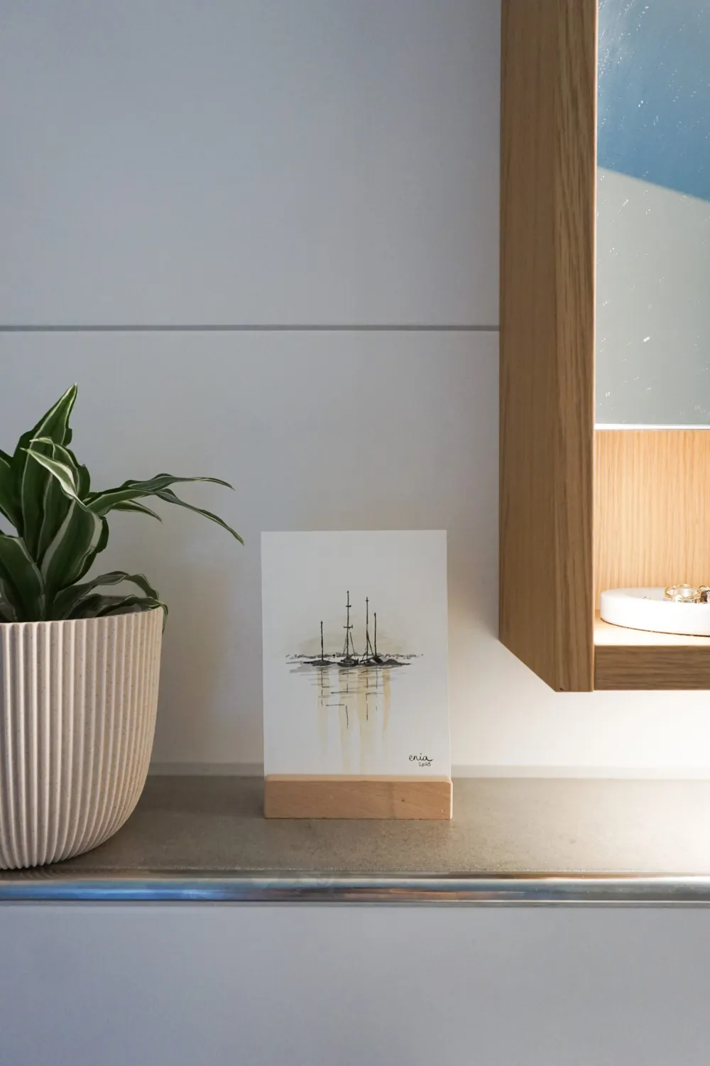 Am Abend im Hafen liegen alle Schiffe ruhig im Wasser bis sie am nächsten Tag wieder weit aufs Meer hinausfahren.