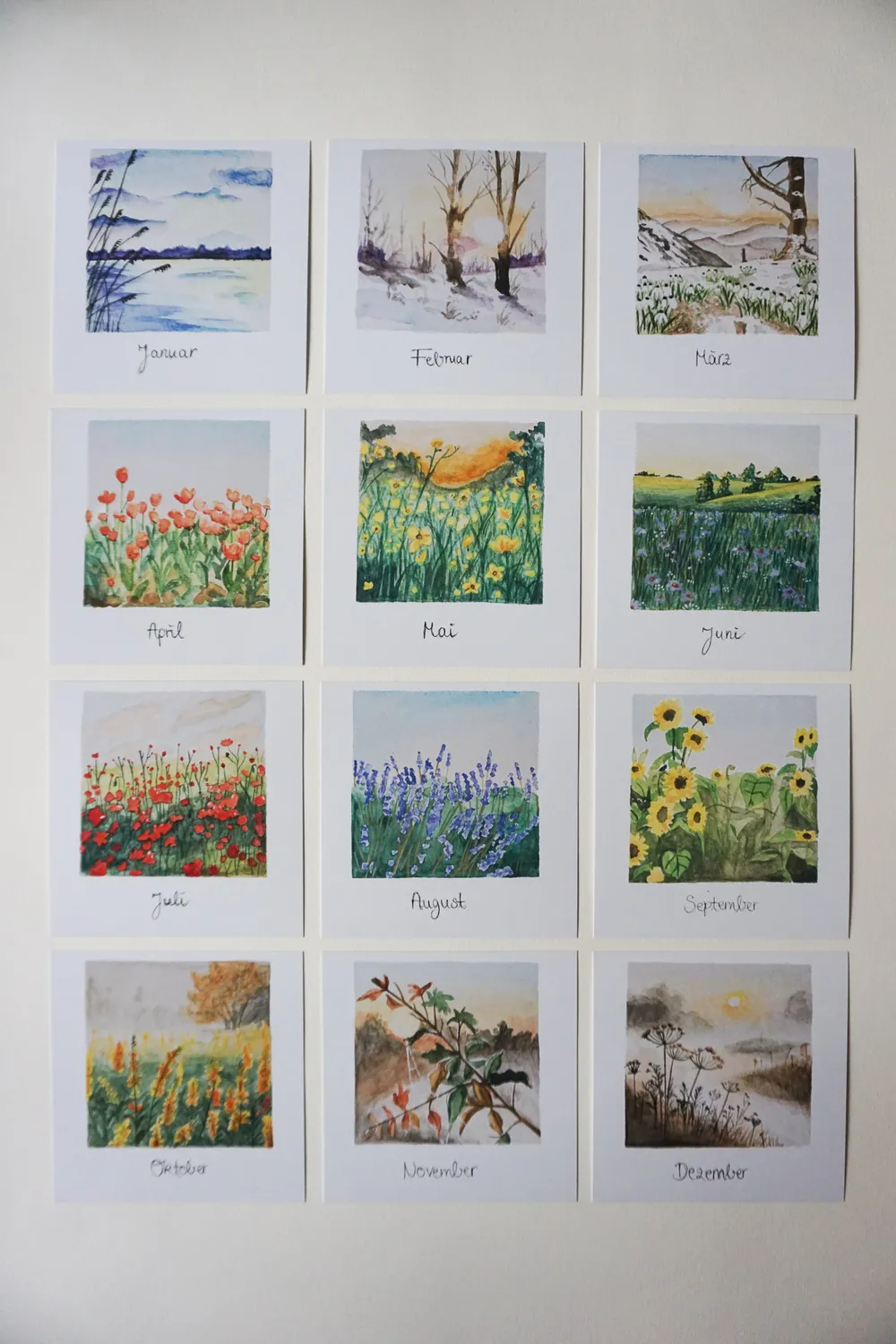 Dieser Kalender soll einen durchs Jahr begleiten. Jeder Monat hat ein anderes Bild, welches die Stimmung der Jahreszeit und des Monat darstellt - im Oktober die warme Laubfärbung oder im August der duftende Lavendel. Der Jahresbegleiter ist zeitlos und kann jedes Jahr wieder verwendet werden.